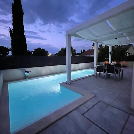 Riva Vacation Home With Private Pool In Istria * וודניאן