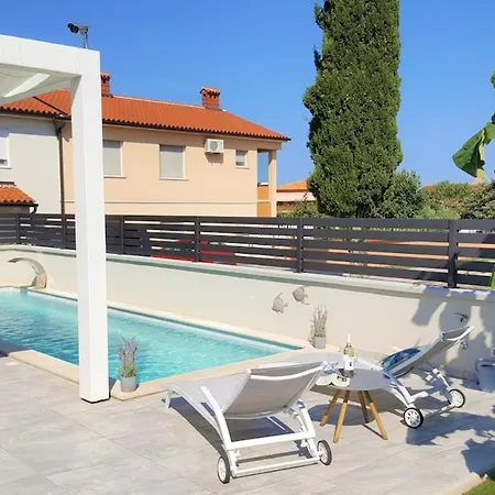 וילה Riva Vacation Home With Private Pool In Istria *