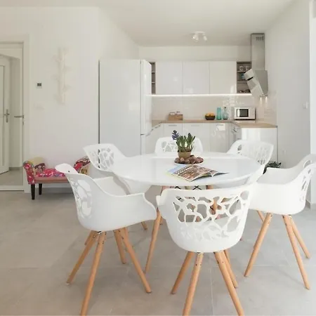 Riva Vacation Home With Private Pool In Istria וילה וודניאן