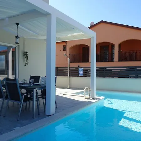 Riva Vacation Home With Private Pool In Istria *
