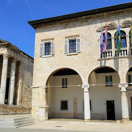 Riva Vacation Home With Private Pool In Istria Vodnjan